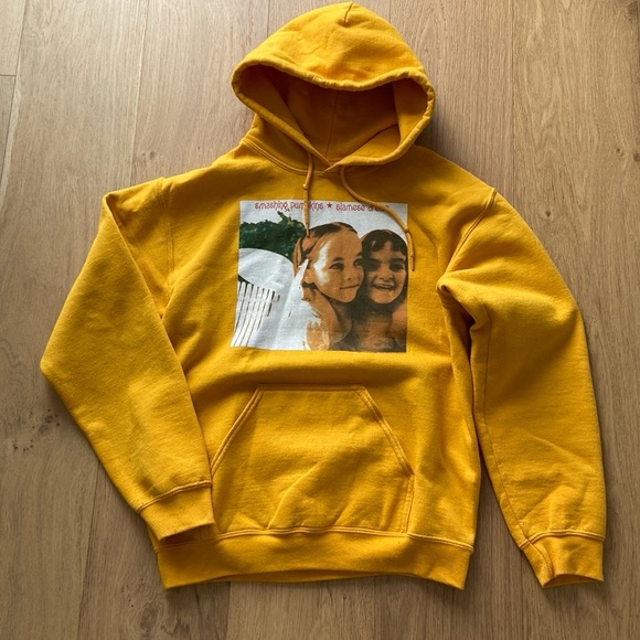 Gildan Tops - GILDAN Smashing Pumpkins graphic hoodie